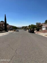 5615 Burning Tree Dr in El Paso, TX - Foto de edificio - Building Photo