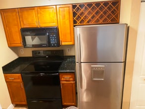 2820 N Oakland Forest Dr in Oakland Park, FL - Building Photo - Building Photo
