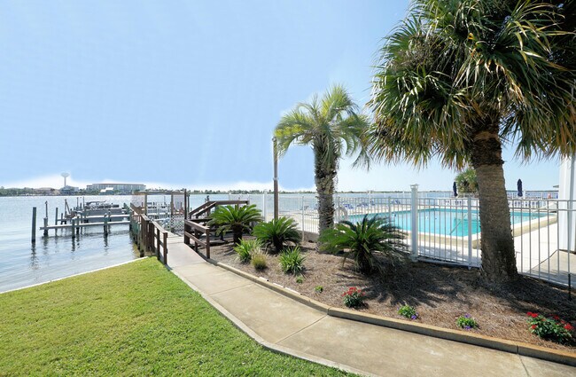 308 Miracle Strip Pkwy SW in Fort Walton Beach, FL - Building Photo - Building Photo