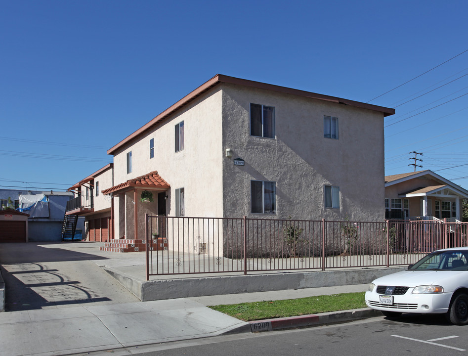 6209 Hollenbeck St in Huntington Park, CA - Building Photo