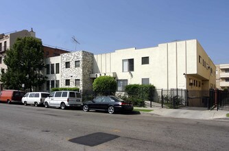 827 S St Andrews Pl in Los Angeles, CA - Building Photo - Building Photo