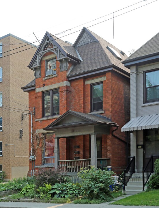 253 Caroline St S in Hamilton, ON - Building Photo