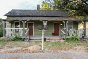 546 Shull St, Unit A in West Columbia, SC - Building Photo