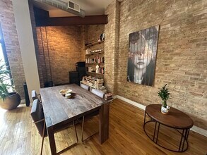 1635 W Belmont Ave in Chicago, IL - Building Photo - Building Photo