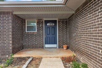 1611 Briarcliff Ct in Norman, OK - Building Photo - Building Photo