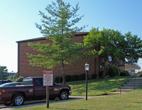 Monte Carlo Apartments & Office Suites in Cincinnati, OH - Foto de edificio - Building Photo