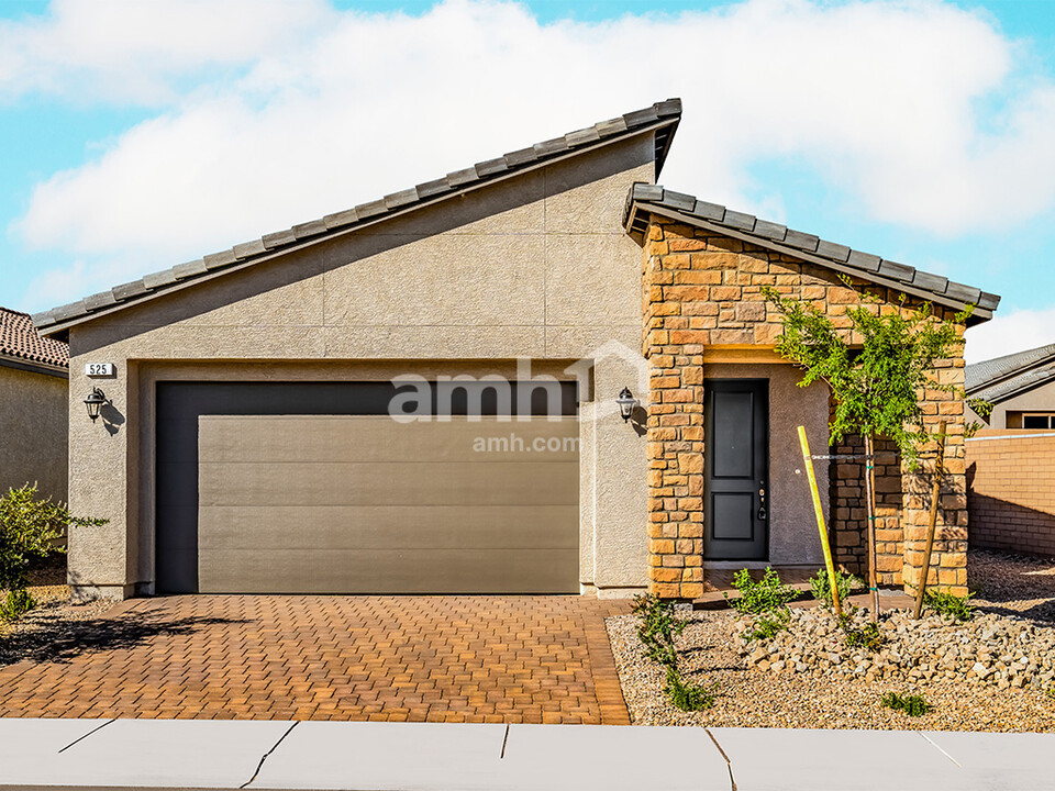 802 English Primrose St in Henderson, NV - Building Photo