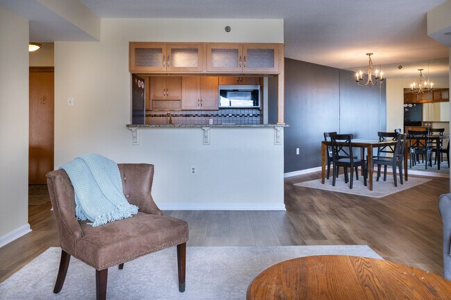 property at 1301 N Courthouse Rd