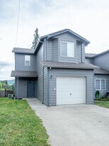 203 3rd St in Gaston, OR - Building Photo