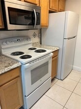 9472 SW 77th Ave in Miami, FL - Building Photo - Building Photo