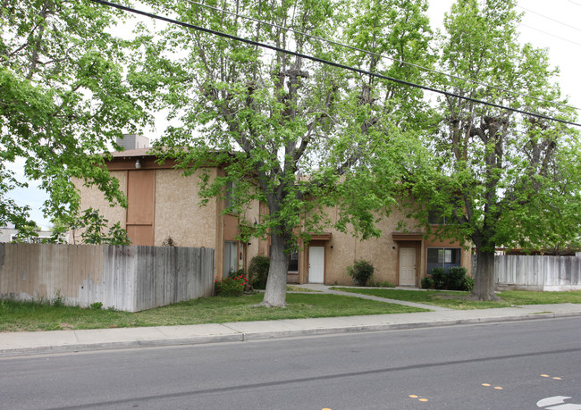 1131 Alpha Rd in Turlock, CA - Foto de edificio - Building Photo