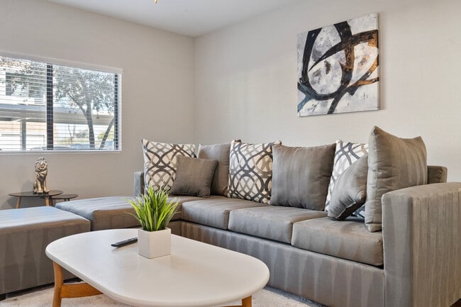 property at 15 W Villa Rita Dr