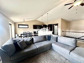 9664 Alderwood Dr in West Des Moines, IA - Building Photo - Building Photo