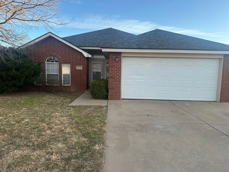 6221 14th St in Lubbock, TX - Building Photo