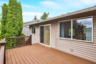 12931 NE 133rd Pl in Kirkland, WA - Building Photo - Building Photo