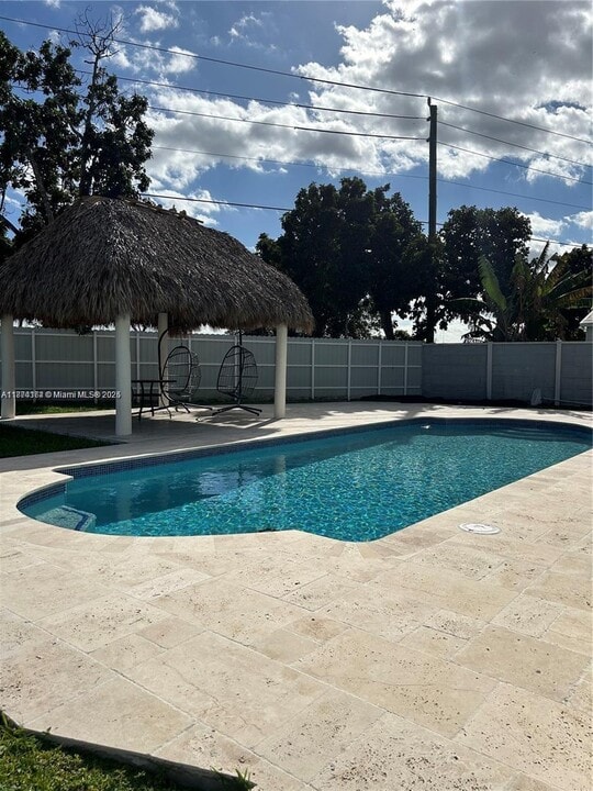14410 SW 183rd Terrace in Miami, FL - Building Photo