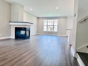 1875 Crenshaw Cir in Vernon Hills, IL - Building Photo - Building Photo