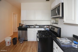 3040 N Ashland Ave-Unit -Unit 2 in Chicago, IL - Foto de edificio - Building Photo