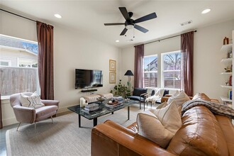 3012 E 14th 1/2 St in Austin, TX - Building Photo - Building Photo