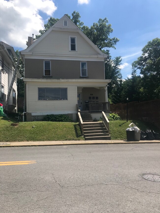 312 Cobun Ave, Unit Apt. 1 in Morgantown, WV - Building Photo - Building Photo