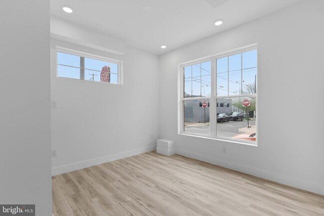 property at 809 Diamond St