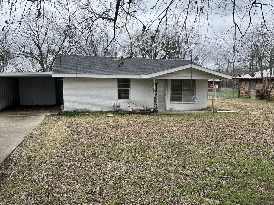 113 Carol Dr in Quinlan, TX - Building Photo