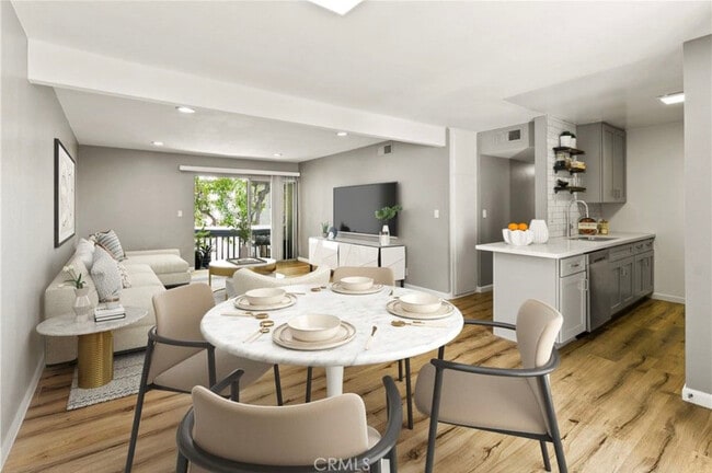 18620 Hatteras St, Unit 223 in Tarzana, CA - Building Photo - Building Photo