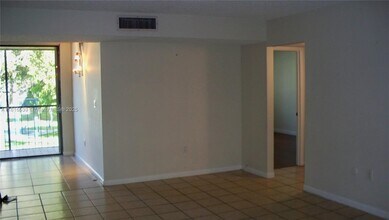 8045 SW 107th Ave in Miami, FL - Building Photo - Building Photo