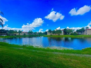 8630 SW 3rd St, Unit Pembroke Pines LAKE VIEW in Pembroke Pines, FL - Building Photo - Building Photo