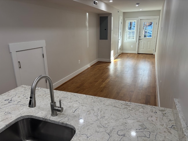 1418 A St SE in Washington, DC - Foto de edificio - Building Photo