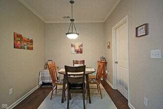 1124 Reserve Way in Indianapolis, IN - Foto de edificio - Building Photo