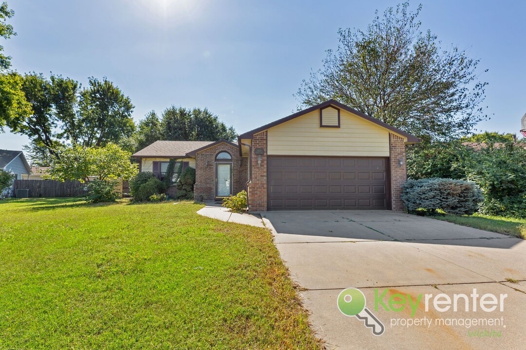 5619 E Croyden St in Wichita, KS - Building Photo