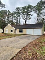 93 Hartley Woods Dr in Kennesaw, GA - Building Photo