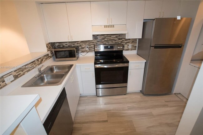 12130 St.Andrews Pl in Miramar, FL - Building Photo - Building Photo