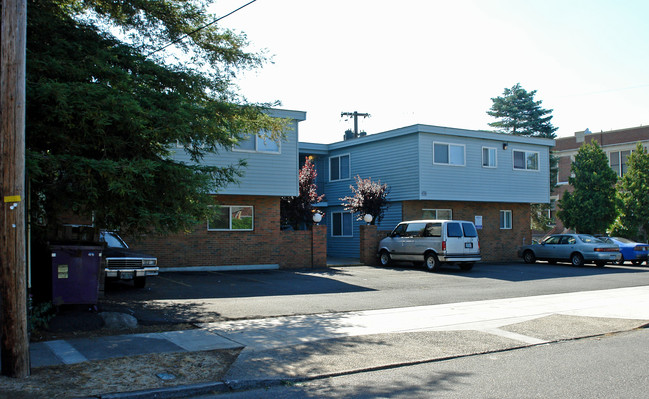 302-318 NE 81st Ave in Portland, OR - Building Photo - Building Photo