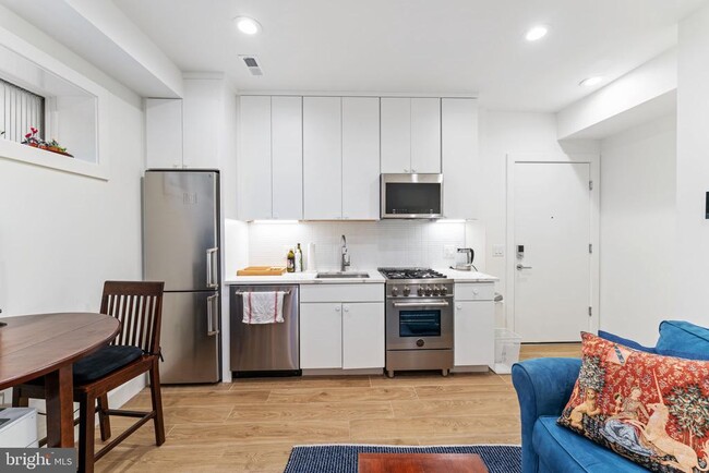 1775 Swann St NW in Washington, DC - Building Photo - Building Photo