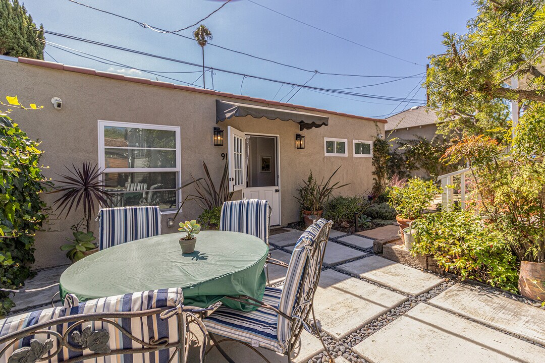 9116 W 24th St in Los Angeles, CA - Building Photo