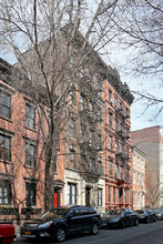 249 W 11th St in New York, NY - Building Photo - Building Photo