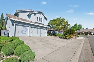5744 River Run Cir in Rocklin, CA - Building Photo - Building Photo