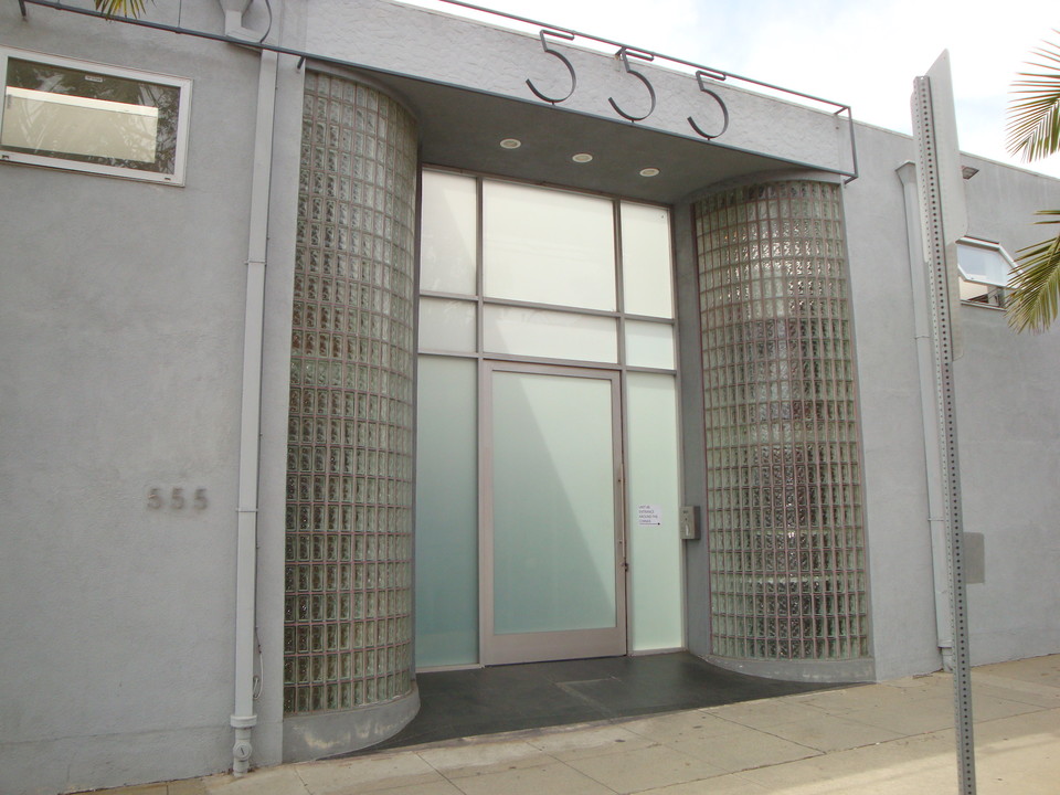 555 Rose Ave, Unit 1114 in Los Angeles, CA - Building Photo