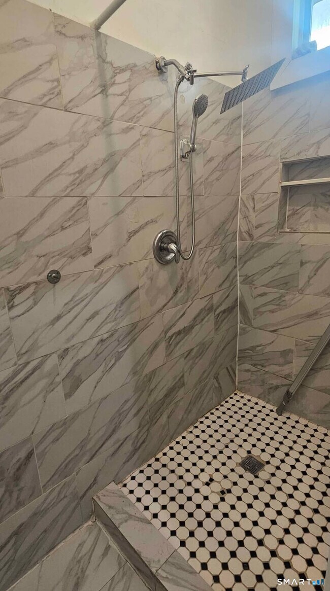 1495 Pembroke St in Bridgeport, CT - Building Photo - Building Photo