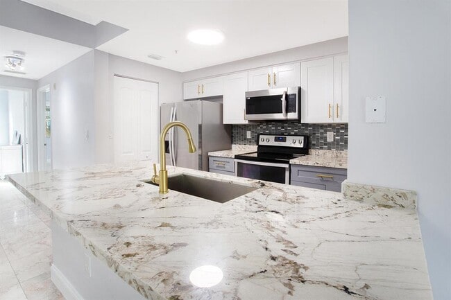 5860 W Sample Rd, Unit 5860 W Sample Rd in Coral Springs, FL - Foto de edificio - Building Photo