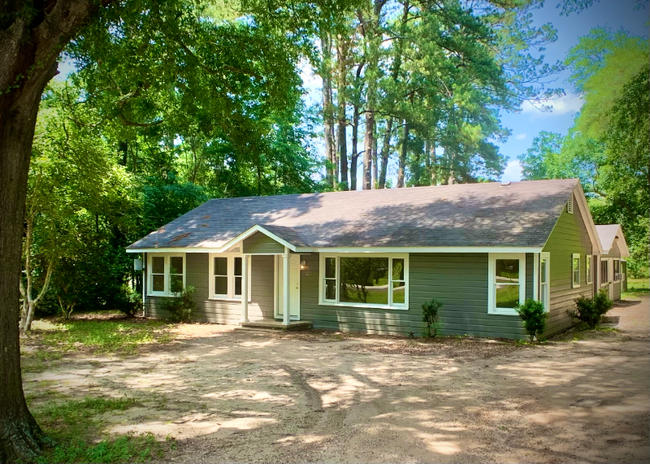 808 Pine St in Woodville, TX - Building Photo - Building Photo