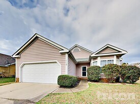 1118 Yorkdale Dr in Charlotte, NC - Building Photo