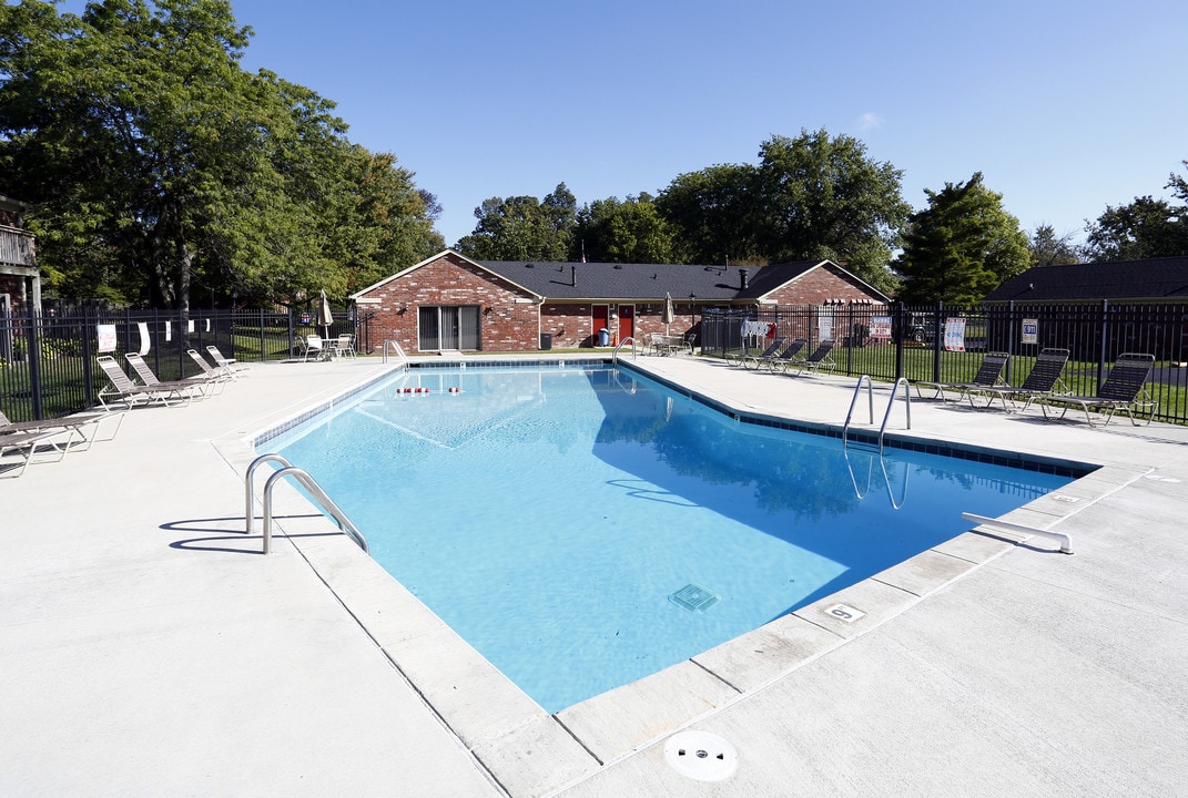 Jamestown Village in New Castle, IN - Building Photo