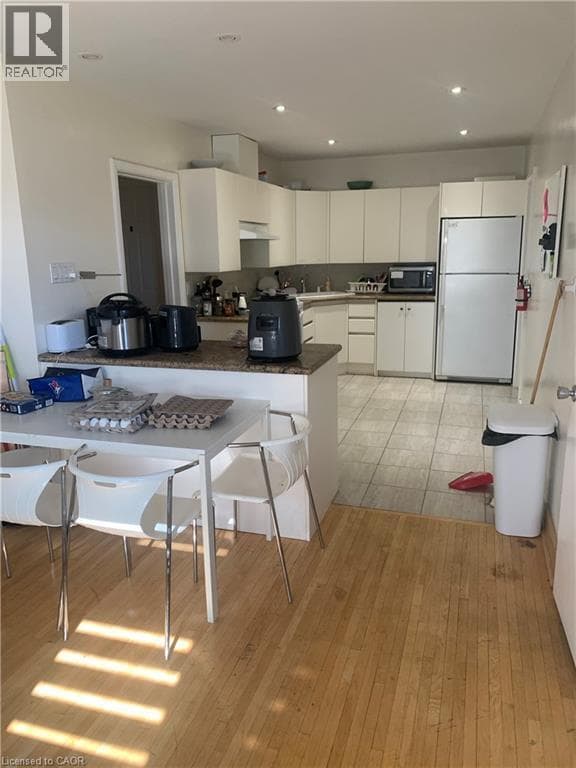 17 W Park Ave in Hamilton, ON - Building Photo - Building Photo