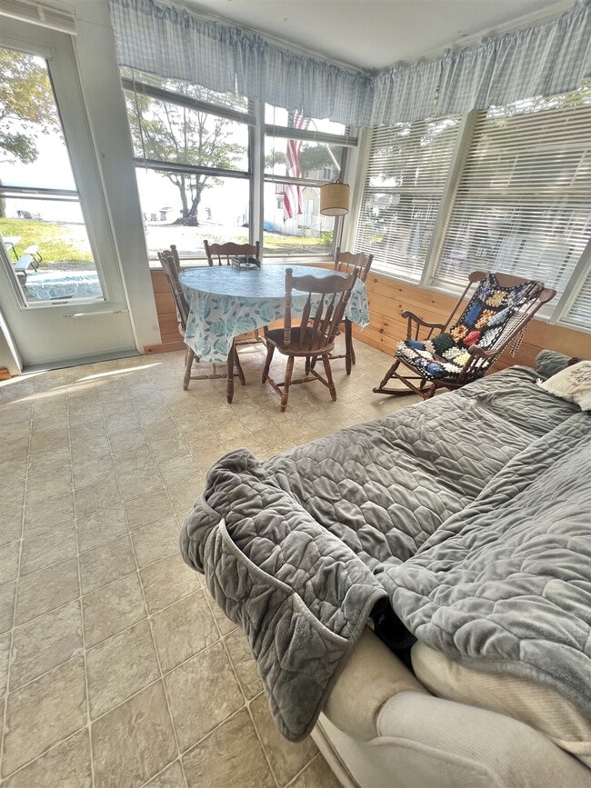 25 Smooth Ledge Rd