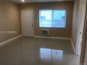 6220 Dawson St in Hollywood, FL - Building Photo - Building Photo