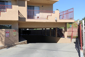 Villa Del Encanto in Santa Ana, CA - Foto de edificio - Building Photo