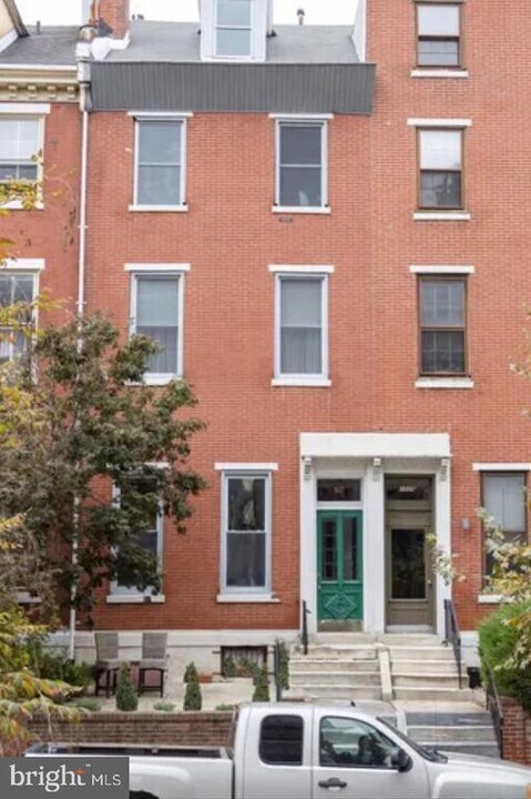 1527 Green St in Philadelphia, PA - Building Photo